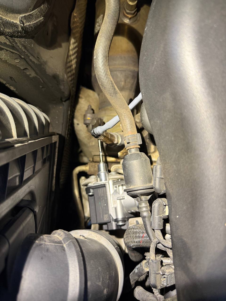 Turbo actuator area inside the engine bay of a Porsche Macan